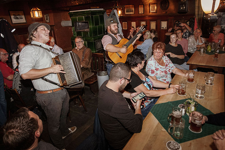 Tom und Basti im Wirtshaus zur Wunderburg